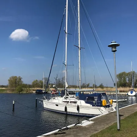 Blick auf Yachthafen an der Ostsee Ueckermünde Exterior foto