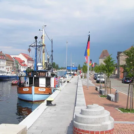 Blick auf Yachthafen an der Ostsee Ueckermünde Exterior foto